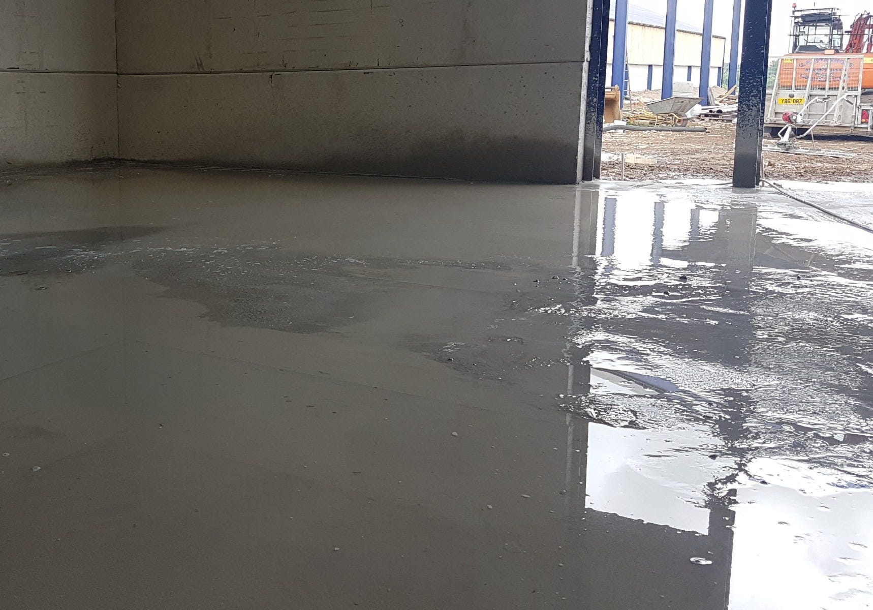 Understanding Wet Concrete and the Advantages of Waterproof Concrete